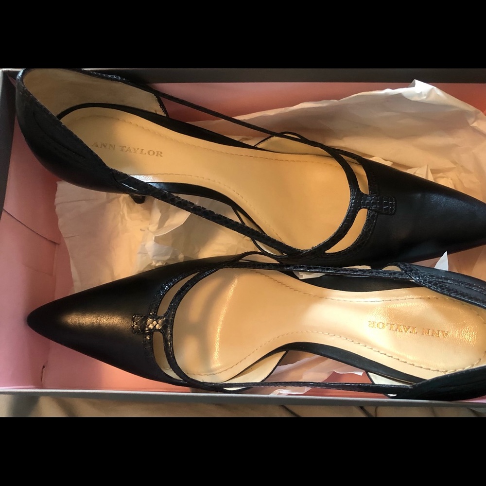 Ann Taylor Sarah Black Leather Heel size 10